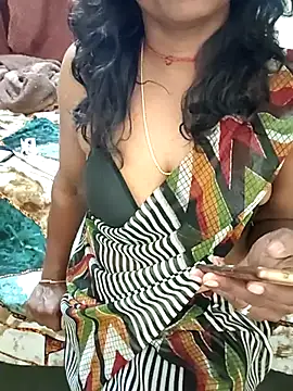 Snapshot of Meena_Meenakshi chatting on 01-18-26, 04:49 Meena Meenakshi online show from 01-18-26, 04:49