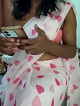 Snapshot of Meena_Meenakshi chatting on 02-04-26, 04:18 Meena Meenakshi online show from 02-04-26, 04:18