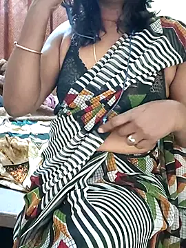 Snapshot of Meena_Meenakshi chatting on 03-02-26, 03:52 Meena Meenakshi online show from 03-02-26, 03:52