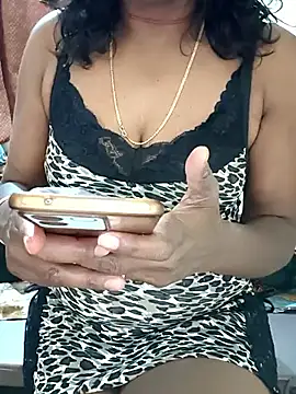 Snapshot of Meena_Meenakshi chatting on 03-05-26, 05:58 Meena Meenakshi online show from 03-05-26, 05:58