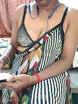 Snapshot of Meena_Meenakshi chatting on 03-07-26, 05:48 Meena Meenakshi online show from 03-07-26, 05:48