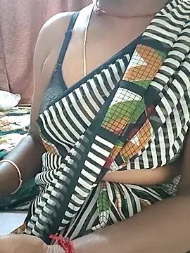 Snapshot of Meena_Meenakshi chatting on 03-09-26, 04:38 Meena Meenakshi online show from 03-09-26, 04:38