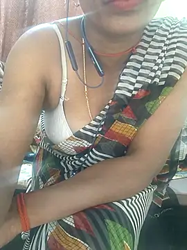 Snapshot of Meena_Meenakshi chatting on 03-10-26, 05:56 Meena Meenakshi online show from 03-10-26, 05:56