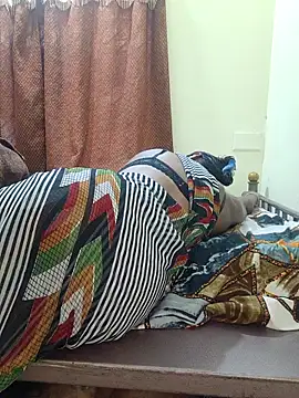 Snapshot of Meena_Meenakshi chatting on 03-16-26, 04:40 Meena Meenakshi online show from 03-16-26, 04:40