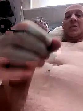 Snapshot of parish7196 chatting on 04-04-26, 10:13 parish7196 online show from 04-04-26, 10:13