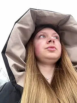 Snapshot of BlondeHott chatting on 01-15-26, 07:24 BlondeHott online show from 01-15-26, 07:24