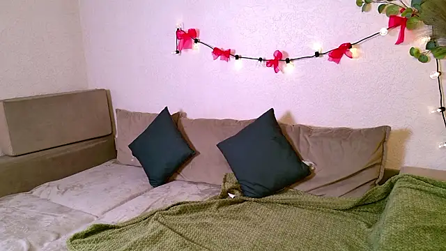 Snapshot of BlondeHott chatting on 02-14-26, 07:38 BlondeHott online show from 02-14-26, 07:38