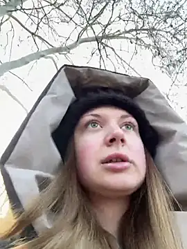 Snapshot of BlondeHott chatting on 02-22-26, 05:30 BlondeHott online show from 02-22-26, 05:30