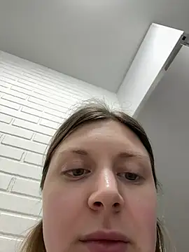 Snapshot of BlondeHott chatting on 03-04-26, 07:09 BlondeHott online show from 03-04-26, 07:09