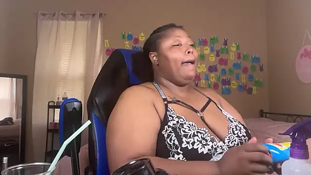 Chocolatebunnyxx96 online show from 06-06-26, 04:44