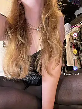 Snapshot of Elenore_hoesevelt chatting on 06-28-26, 03:23 Elenore hoesevelt online show from 06-28-26, 03:23
