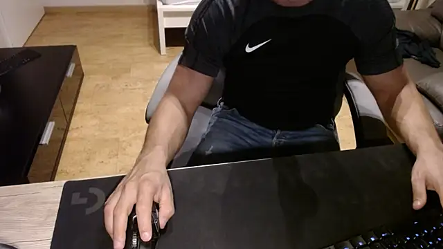 Snapshot of sensualman90 chatting on 01-08-26, 04:53 sensualman90 online show from 01-08-26, 04:53