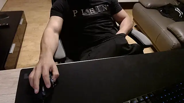 Snapshot of sensualman90 chatting on 01-10-26, 08:27 sensualman90 online show from 01-10-26, 08:27