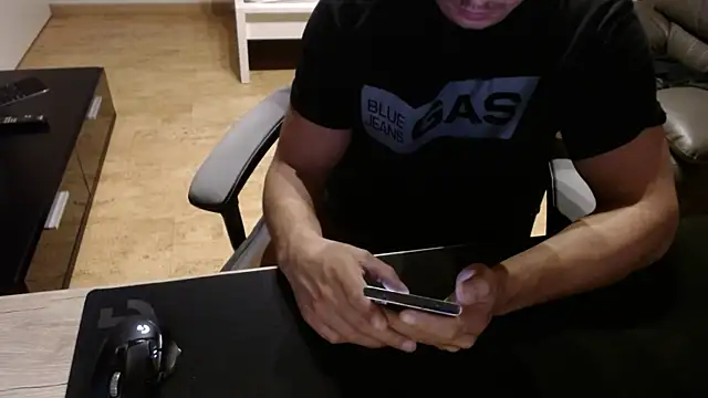 Snapshot of sensualman90 chatting on 01-10-26, 09:30 sensualman90 online show from 01-10-26, 09:30