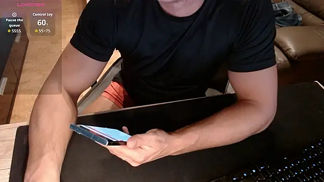 Snapshot of sensualman90 chatting on 01-17-26, 08:34 sensualman90 online show from 01-17-26, 08:34