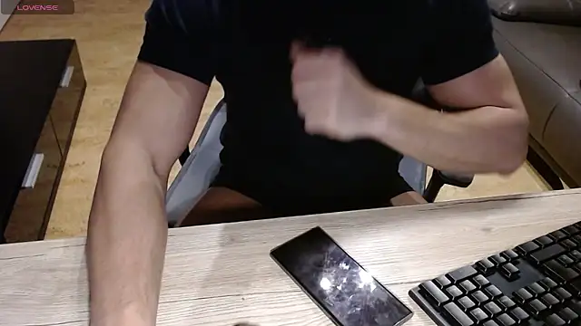 Snapshot of sensualman90 chatting on 02-19-26, 09:00 sensualman90 online show from 02-19-26, 09:00