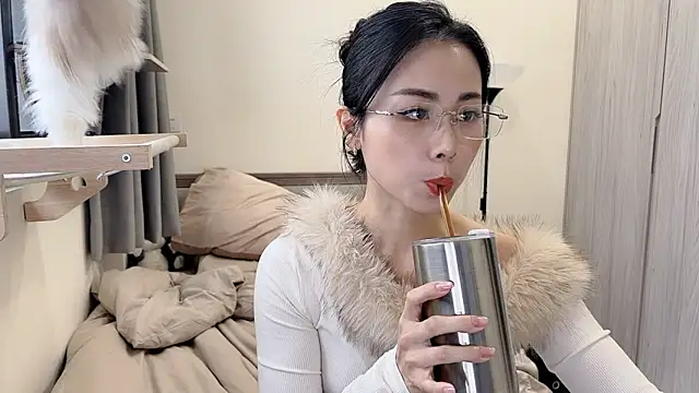 Snapshot of BabyOneDaily chatting on 01-15-26, 01:10 BabyOneDaily online show from 01-15-26, 01:10