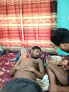 Snapshot of soft_couple778 chatting on 02-11-26, 04:17 soft couple778 online show from 02-11-26, 04:17