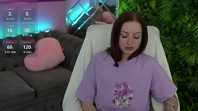 Snapshot of AlexaFleur chatting on 06-15-26, 01:13 AlexaFleur online show from 06-15-26, 01:13