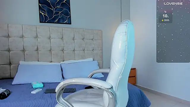 Snapshot of Mia_dolls18 chatting on 03-13-26, 08:15 Mia dolls18 online show from 03-13-26, 08:15