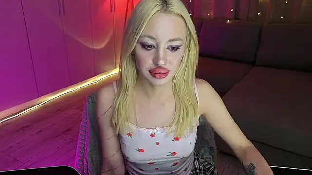 Snapshot of Luna_Beverly chatting on 01-17-26, 07:35 Luna Beverly online show from 01-17-26, 07:35