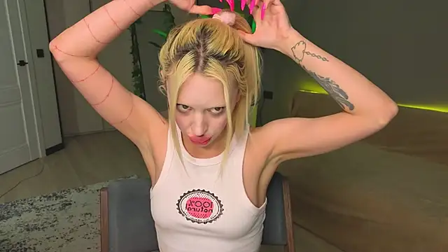 Luna Beverly online show from 04-28-26, 08:14