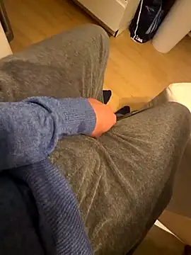 Snapshot of Bigross21 chatting on 03-03-26, 11:43 Bigross21 online show from 03-03-26, 11:43