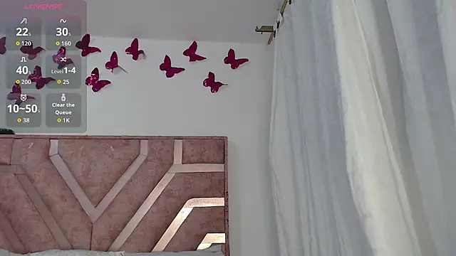 Snapshot of Roxy_Fox- chatting on 02-05-26, 02:16 Roxy Fox- online show from 02-05-26, 02:16