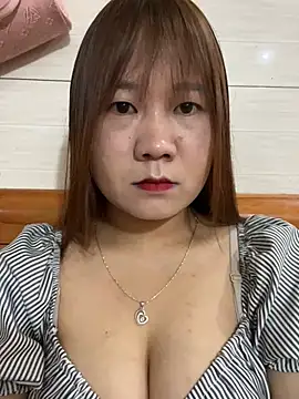 Snapshot of Liness101 chatting on 02-06-26, 02:27 Liness101 online show from 02-06-26, 02:27