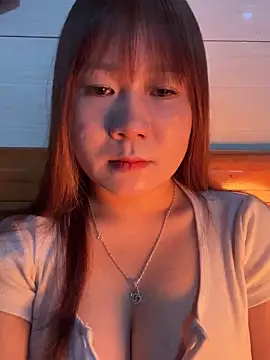 Snapshot of Liness101 chatting on 02-11-26, 02:49 Liness101 online show from 02-11-26, 02:49