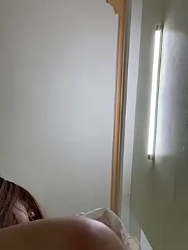 Snapshot of Liness101 chatting on 02-18-26, 12:01 Liness101 online show from 02-18-26, 12:01