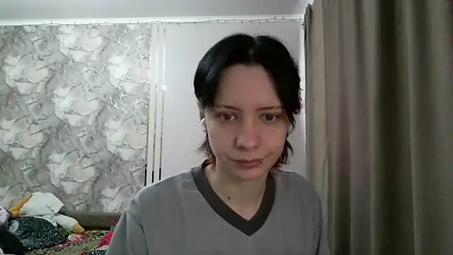 Snapshot of LxayBloom chatting on 02-14-26, 08:33 LxayBloom online show from 02-14-26, 08:33