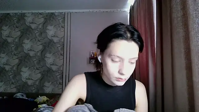 Snapshot of LxayBloom chatting on 02-16-26, 09:16 LxayBloom online show from 02-16-26, 09:16