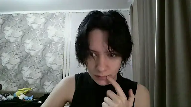 Snapshot of LxayBloom chatting on 02-17-26, 09:17 LxayBloom online show from 02-17-26, 09:17