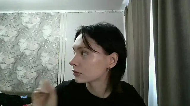 Snapshot of LxayBloom chatting on 02-18-26, 07:48 LxayBloom online show from 02-18-26, 07:48