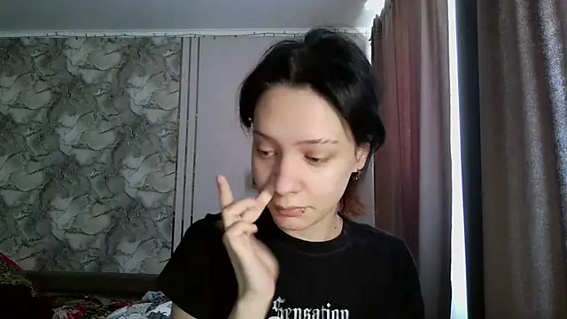 Snapshot of LxayBloom chatting on 02-19-26, 08:10 LxayBloom online show from 02-19-26, 08:10