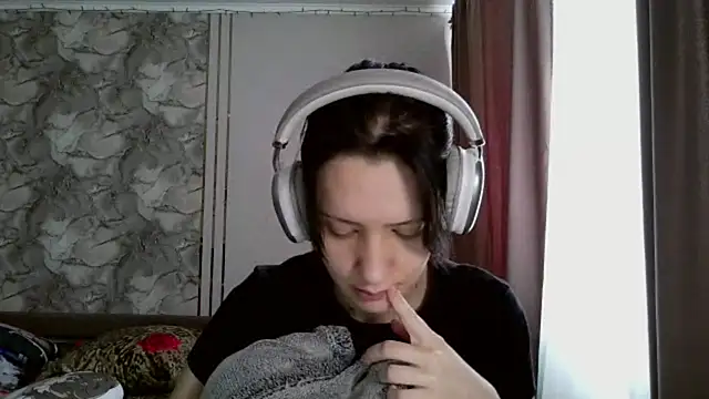 Snapshot of LxayBloom chatting on 02-21-26, 09:10 LxayBloom online show from 02-21-26, 09:10