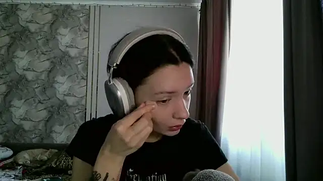 Snapshot of LxayBloom chatting on 02-22-26, 09:41 LxayBloom online show from 02-22-26, 09:41