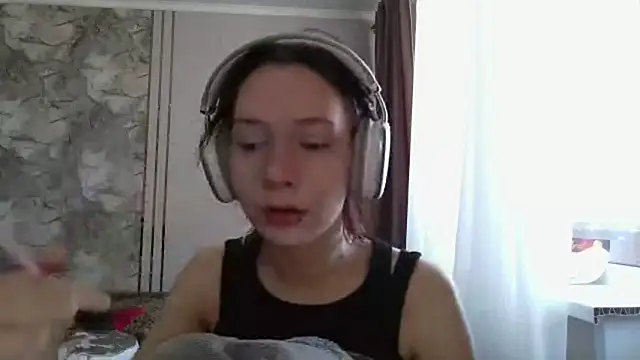 Snapshot of LxayBloom chatting on 02-26-26, 07:18 LxayBloom online show from 02-26-26, 07:18