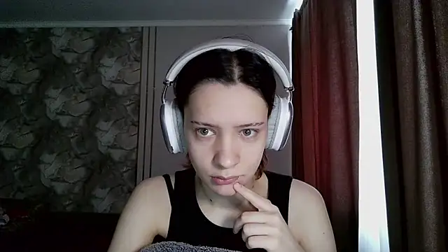 Snapshot of LxayBloom chatting on 02-28-26, 05:52 LxayBloom online show from 02-28-26, 05:52