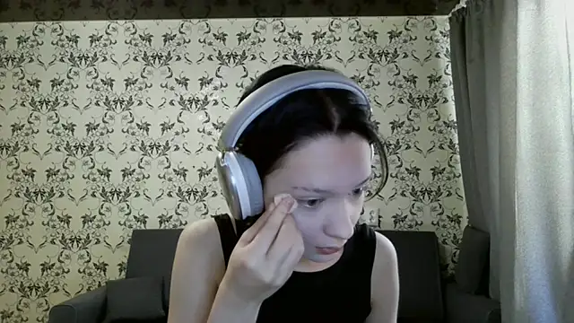 Snapshot of LxayBloom chatting on 03-07-26, 07:05 LxayBloom online show from 03-07-26, 07:05