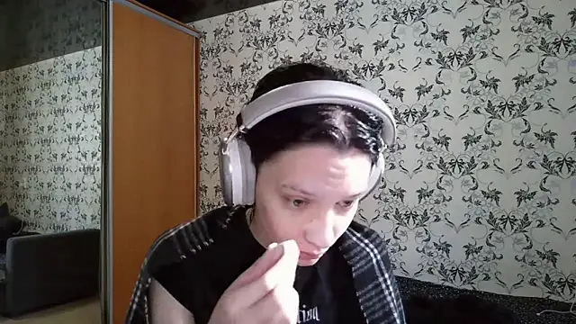 Snapshot of LxayBloom chatting on 03-11-26, 06:30 LxayBloom online show from 03-11-26, 06:30