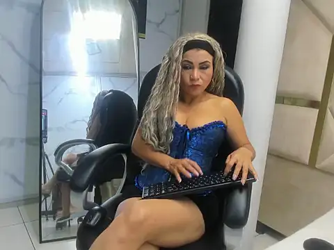 Snapshot of LauraScarlet chatting on 01-13-26, 09:09 LauraScarlet online show from 01-13-26, 09:09