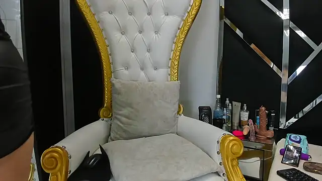 Snapshot of LauraScarlet chatting on 03-09-26, 04:05 LauraScarlet online show from 03-09-26, 04:05