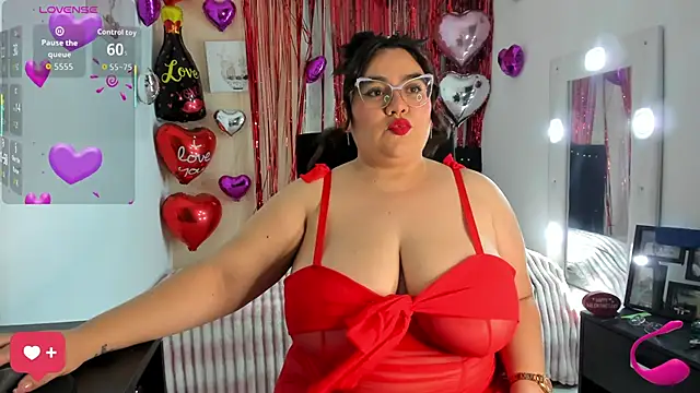 Snapshot of KarlaLannee chatting on 02-15-26, 02:41 KarlaLannee online show from 02-15-26, 02:41