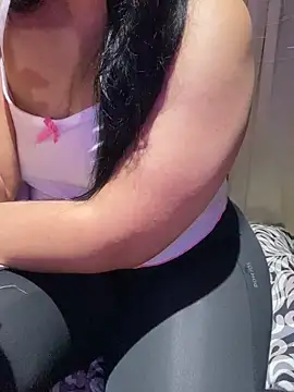 Snapshot of Lina_Velvet_ chatting on 04-24-26, 01:41 Lina Velvet online show from 04-24-26, 01:41