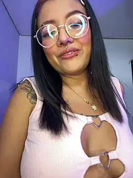 Snapshot of queen_of_you_heart chatting on 01-12-26, 05:07 queen of you heart online show from 01-12-26, 05:07