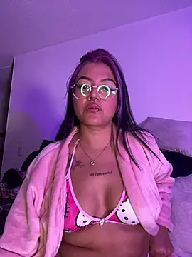 Snapshot of queen_of_you_heart chatting on 03-05-26, 11:23 queen of you heart online show from 03-05-26, 11:23