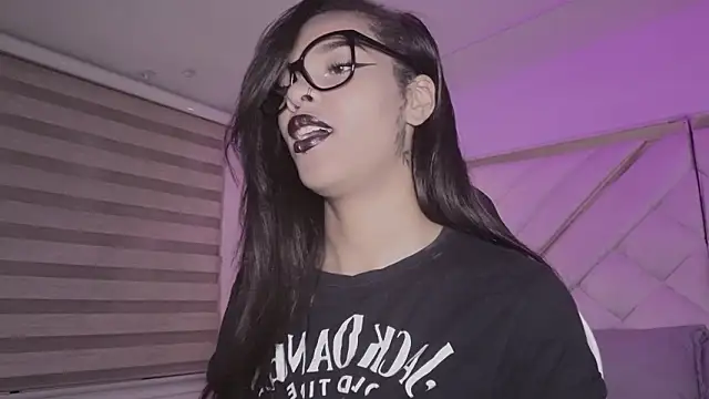 Snapshot of mia_gatesvg chatting on 02-11-26, 03:00 mia gatesvg online show from 02-11-26, 03:00