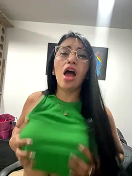 Snapshot of nataliia_queen_ chatting on 01-12-26, 11:21 nataliia queen online show from 01-12-26, 11:21